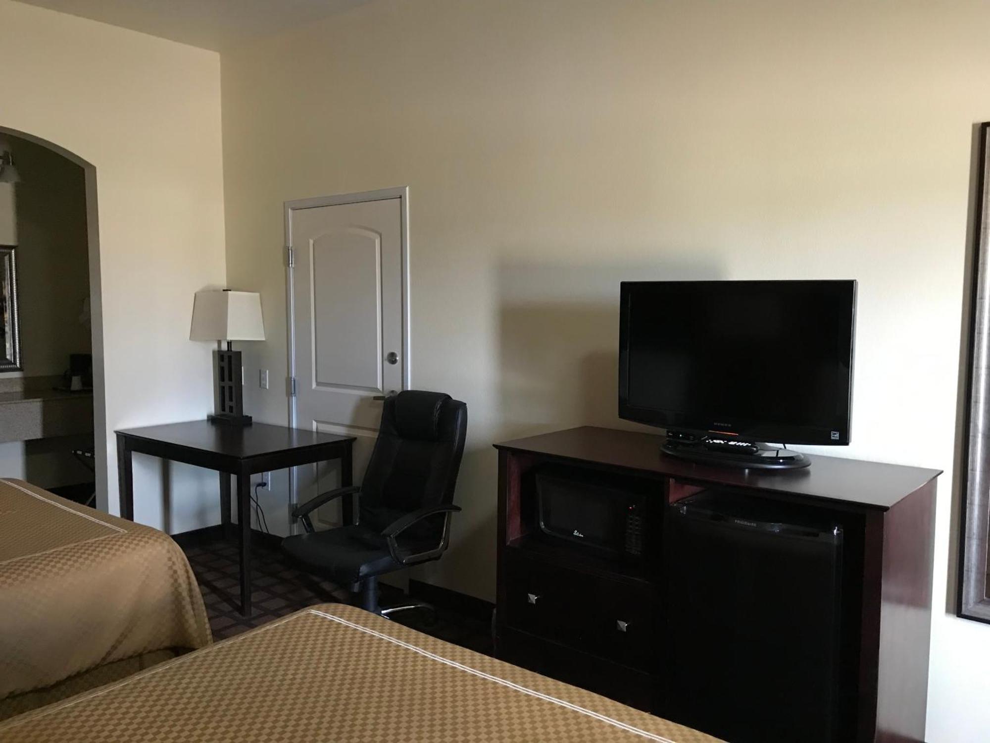 Executive Inn And Suites Pittsburg Bagian luar foto