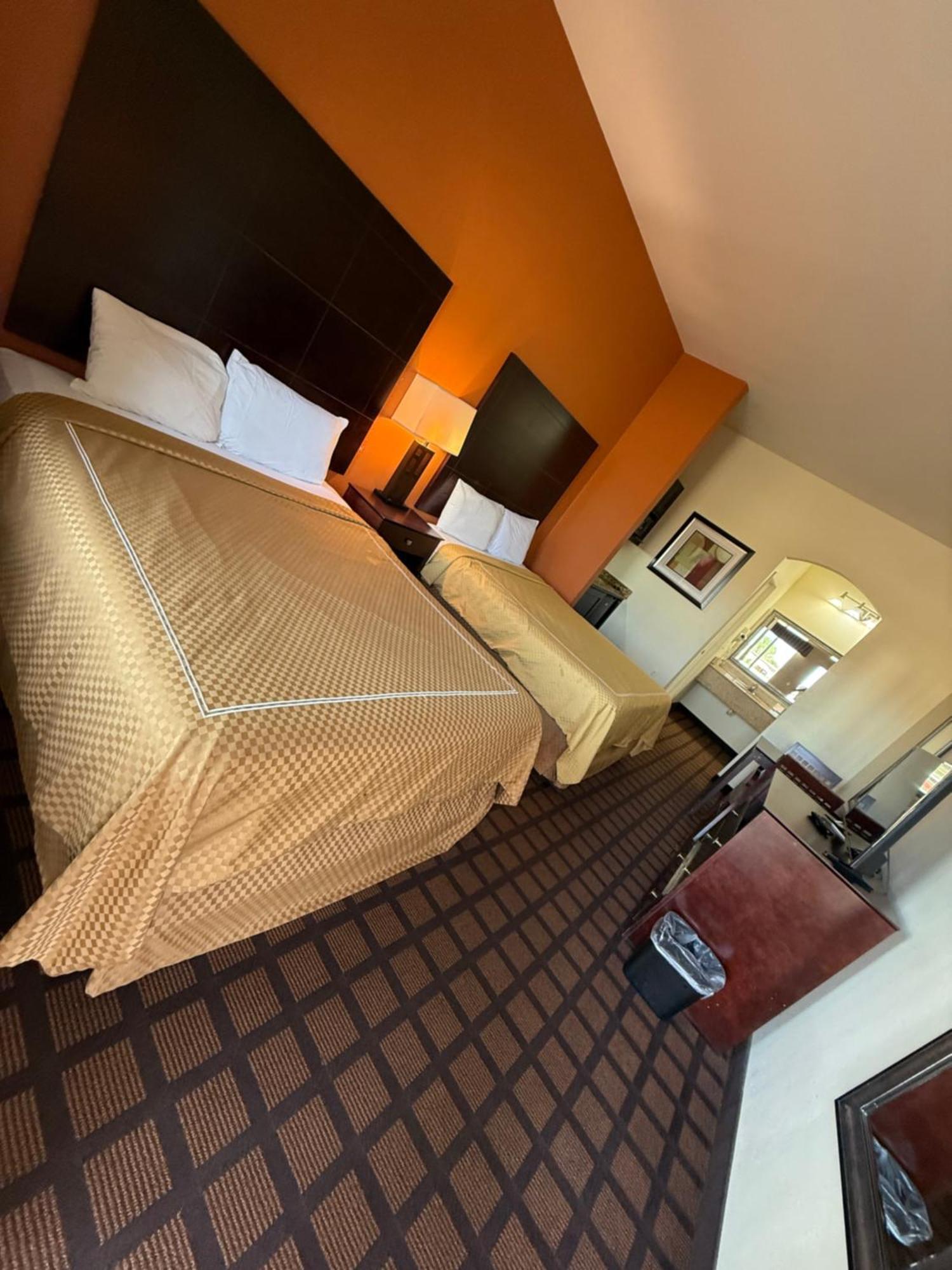 Executive Inn And Suites Pittsburg Bagian luar foto
