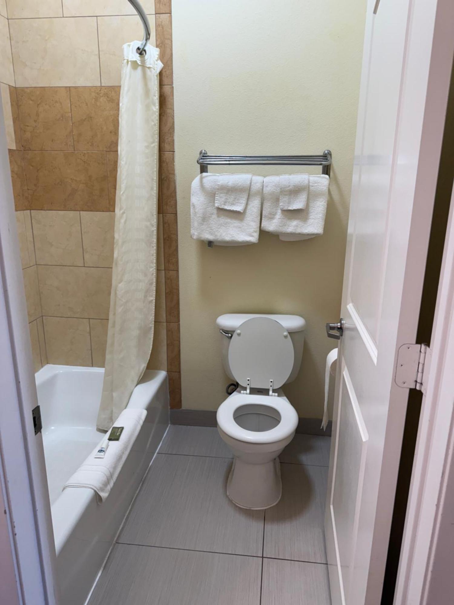 Executive Inn And Suites Pittsburg Bagian luar foto