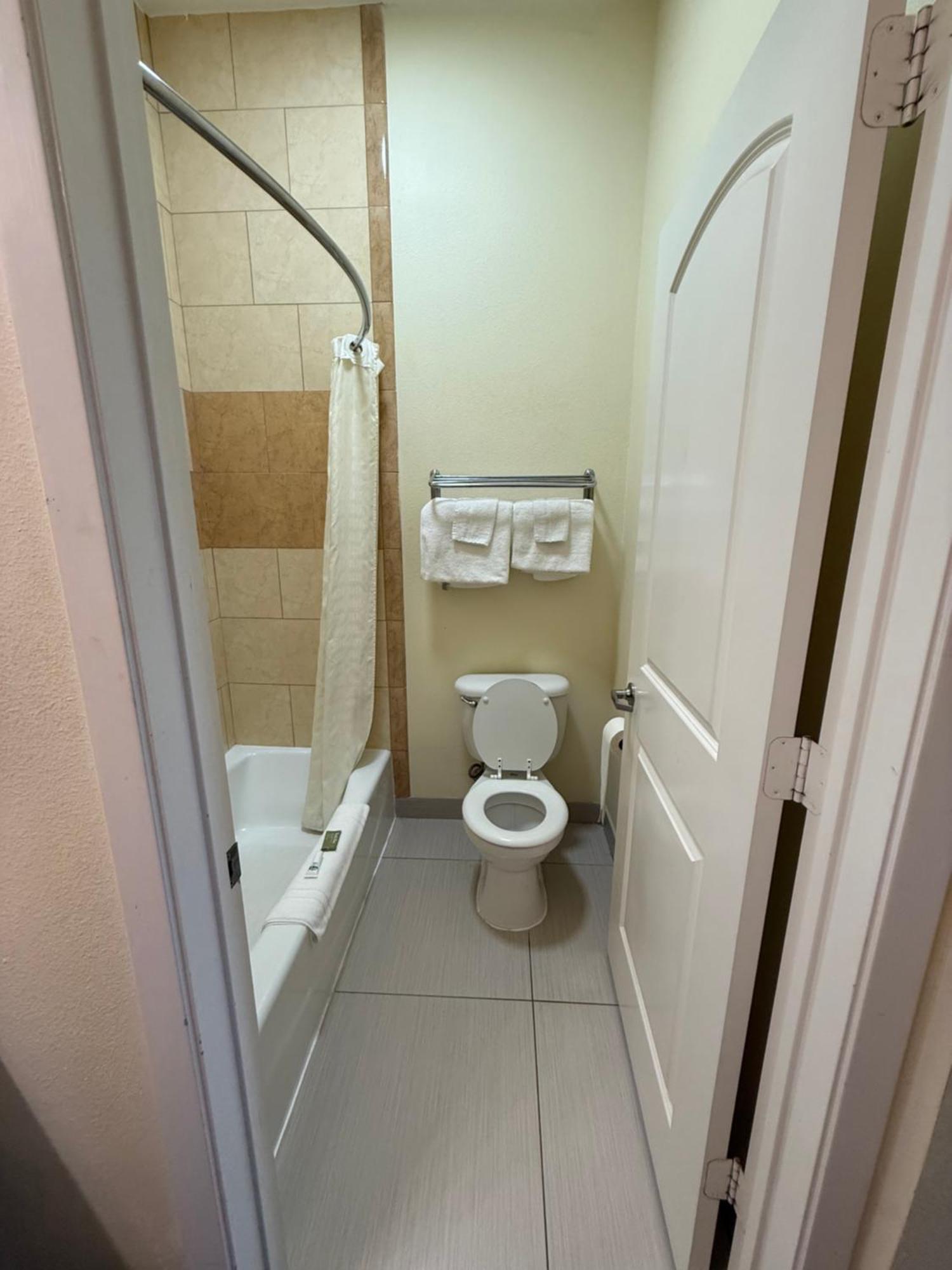 Executive Inn And Suites Pittsburg Bagian luar foto