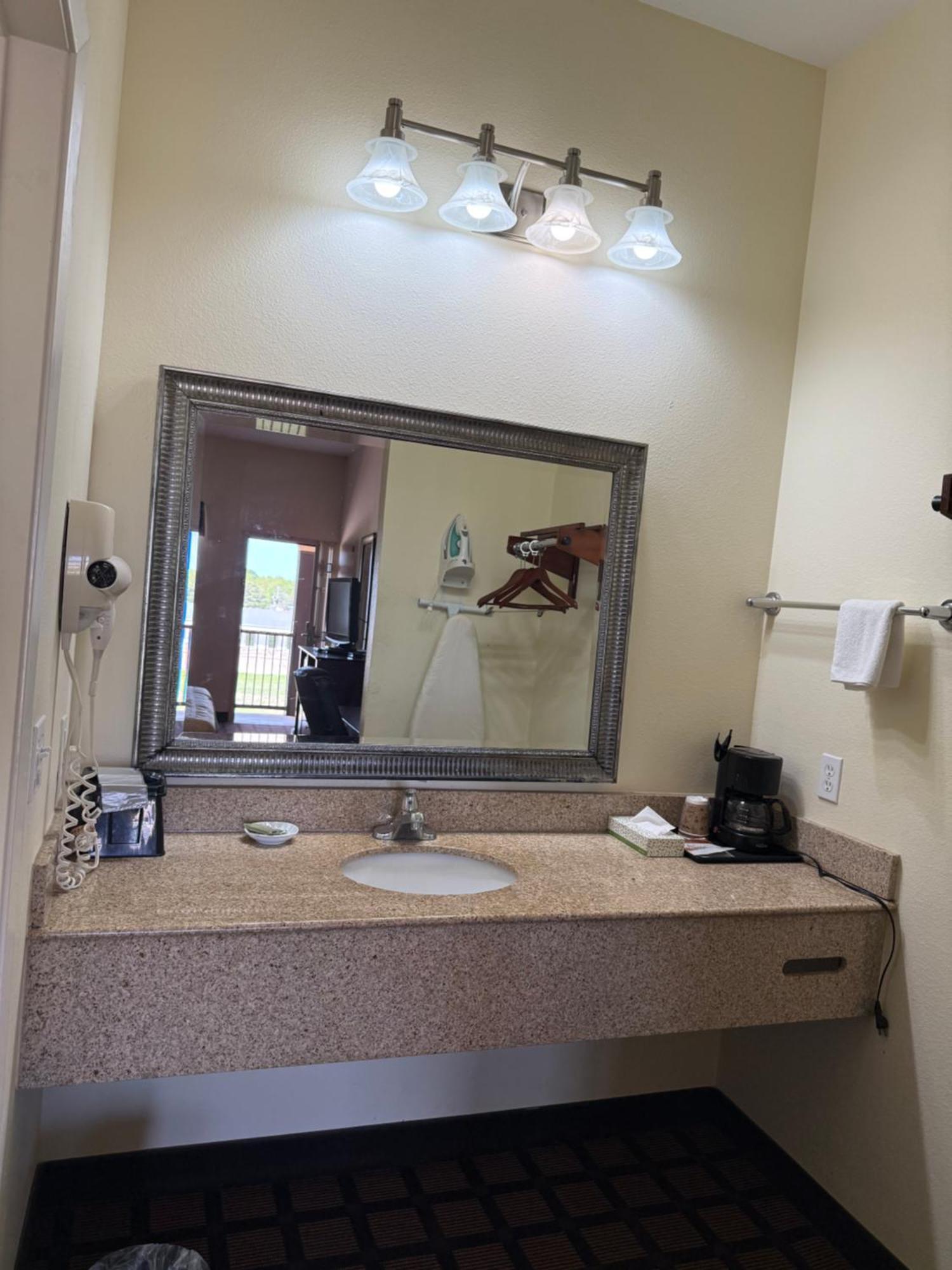 Executive Inn And Suites Pittsburg Bagian luar foto